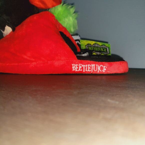 NWT Beetlejuice Women’s Slippers Sz 7/8 Ground Up Beetlejuice Lydia Deetz NEW - Picture 4 of 6